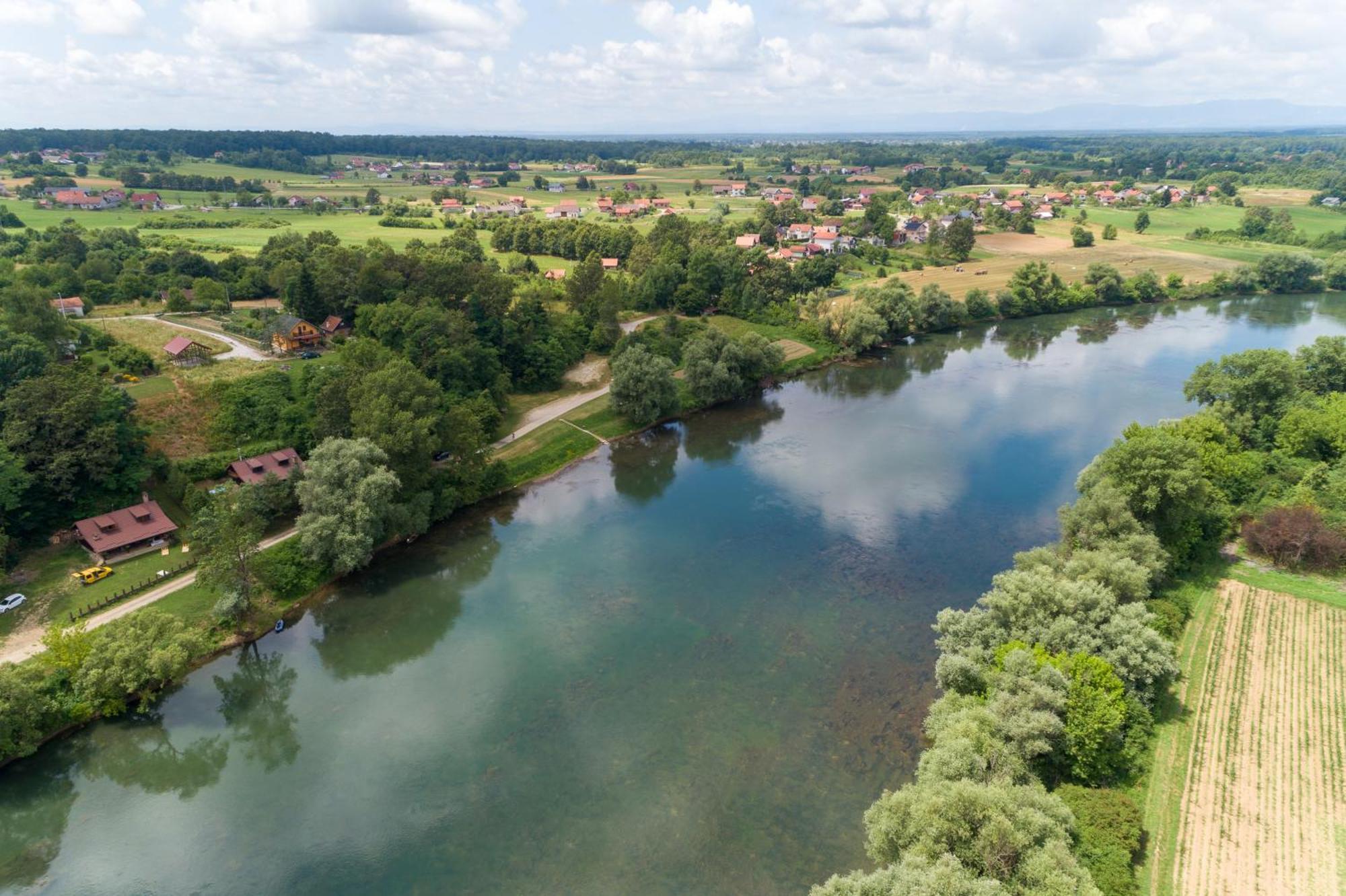 Zagreb, Kuca Za Odmor Swan River Holiday House Lasinja Luaran gambar