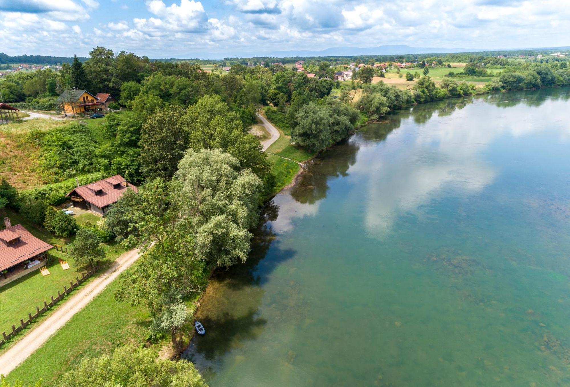 Zagreb, Kuca Za Odmor Swan River Holiday House Lasinja Luaran gambar